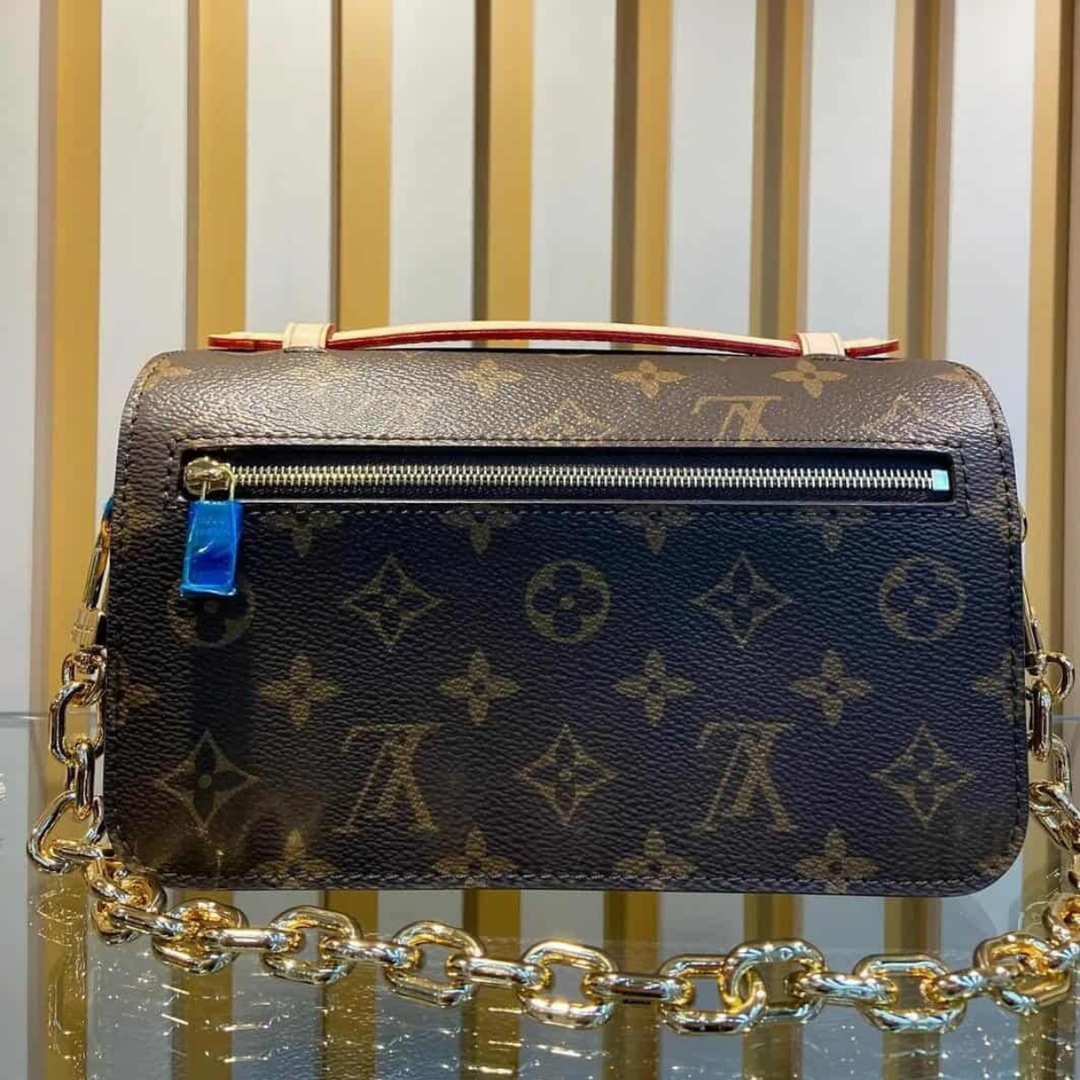 LOUIS VUITTON – POCHETTE MÉTIS EAST WEST BAG
