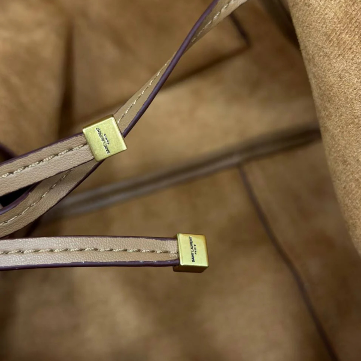 LE 5 À 7 BEA IN SUEDE BY YVES SAINT LAURENT