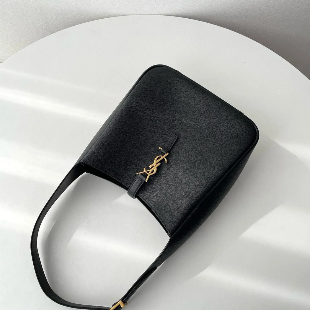 YVES SAINT LAURENT LE 5 À 7 BEA – BAG IN FINEST GRAINED LEATHER