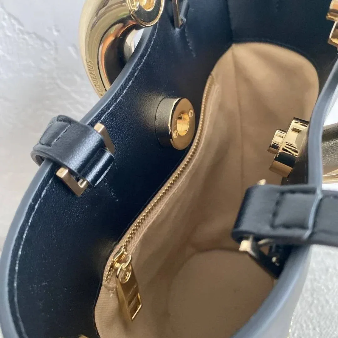 JACQUEMUS LE PETIT BAMBOLA LEATHER TOTE