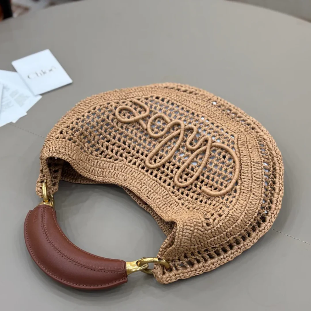 CHLOÉ HOT SUMMER BANANA BAGS IN RAFFIA